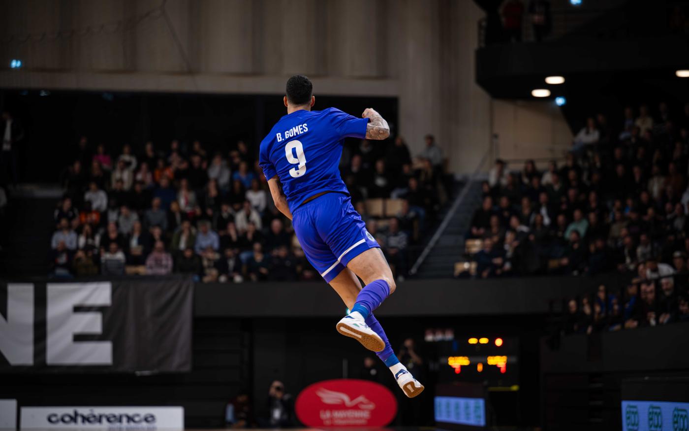 На решающий матч Лиги чемпионов УЕФА осталось менее 1000 билетов!